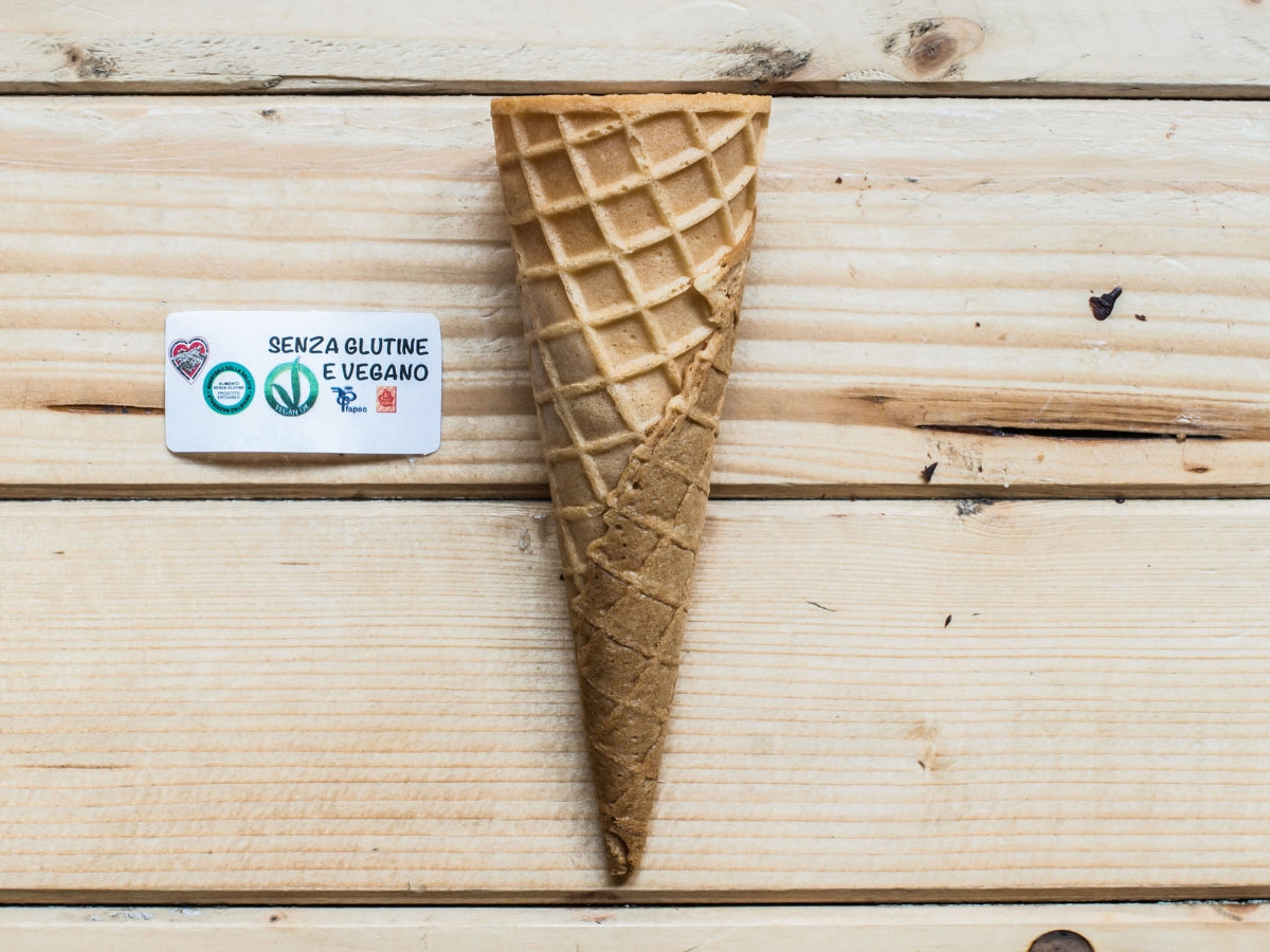 Fai la tua spesa online di qualità su Vivery direttamente dai piccoli negozi di Milano e ricevi in giornata Cono senza glutine vegan. Vivery è il tuo negozio online di qualità, dove trovi il gelato 100% artigianale con tanti gusti anche senza lattorio. Scopri su Vivery la nostra selezione di gelati e torte artigianali. Consegna in giornata e al piano in tutta Milano!