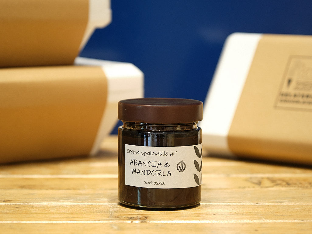 Fai la tua spesa online di qualità su Vivery direttamente dai piccoli negozi di Milano e ricevi in giornata Crema spalmabile artigianale arancia e mandorle pralinate. Vivery è il tuo negozio online di qualità, dove trovi il gelato 100% artigianale con tanti gusti anche senza lattorio. Scopri su Vivery la nostra selezione di gelati e torte artigianali. Consegna in giornata e al piano in tutta Milano!