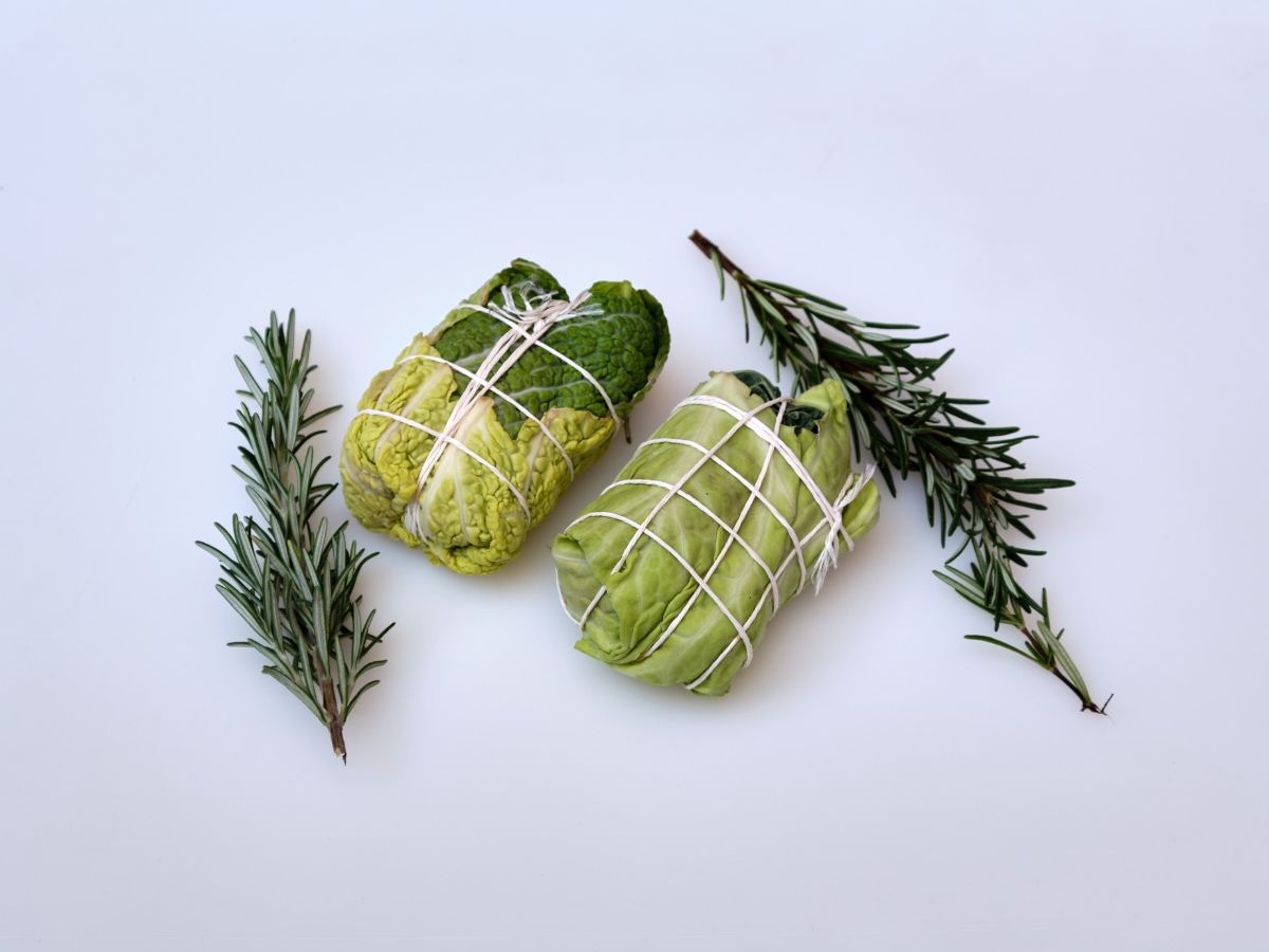 Fai la tua spesa online di qualità su Vivery direttamente dai piccoli negozi di Milano e ricevi in giornata Involtini di verza ripieni. Vivery è la tua macelleria online di qualità, dove trovi i migliori tagli di suino, bovino, pollo, tacchino, coniglio, bombette pugliesi, costata senza osso, cappello del prete e tanto altro. Scopri su Vivery la nostra macelleria online. Consegna in giornata e al piano in tutta Milano!