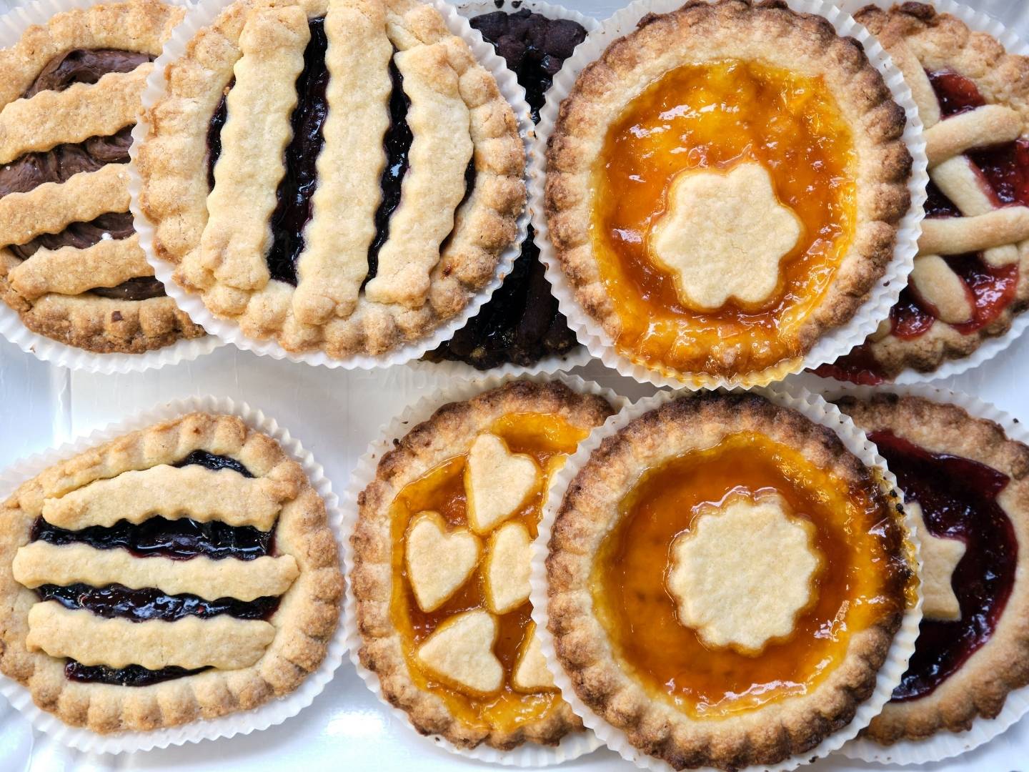 Fai la tua spesa online di qualità su Vivery direttamente dai piccoli negozi di Milano e ricevi in giornata Crostatine assortite. Vivery è il tuo panificio online di qualità, dove trovi il miglior pane di grano duro, pane di grano tenero, pane integrale, pane arabo, pane ai cinque cereali e tanto altro. Scopri su Vivery il nostro panificio online. Consegna in giornata e al piano in tutta Milano!