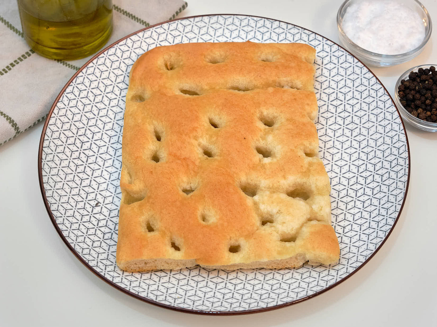 Fai la tua spesa online di qualità su Vivery direttamente dai piccoli negozi di Milano e ricevi in giornata Focaccia bianca. Vivery è il tuo panificio online di qualità, dove trovi il miglior pane di grano duro, pane di grano tenero, pane integrale, pane arabo, pane ai cinque cereali e tanto altro. Scopri su Vivery il nostro panificio online. Consegna in giornata e al piano in tutta Milano!