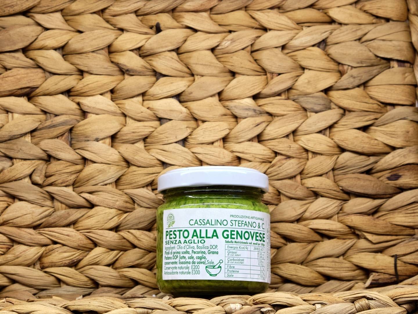 Fai la tua spesa online di qualità su Vivery direttamente dai piccoli negozi di Milano e ricevi in giornata Pesto alla genovese senza aglio. Vivery è il tuo negozio online di qualità, dove trovi i migliori prodotti da dispensa come conserve, snak, passate, sughi, legumi e tanto altro. Scopri su Vivery la nostra selezione di prodotti da dispensa. Consegna in giornata e al piano in tutta Milano!